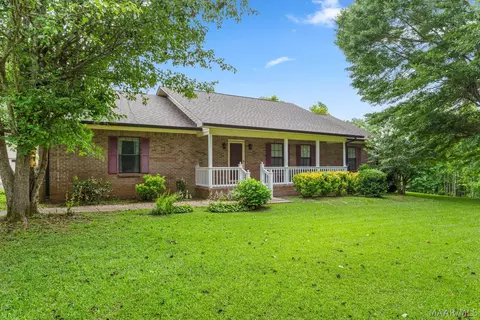 Exterior - 200 Mae St, Clanton, AL 35045 photo 1 of 9