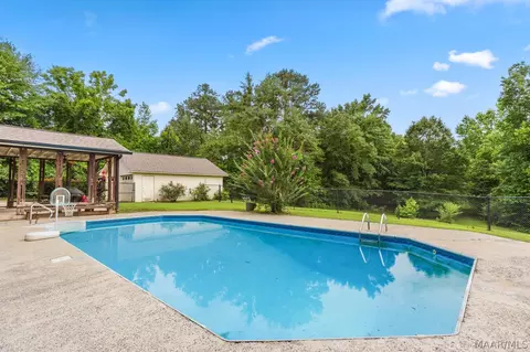 Exterior - 200 Mae St, Clanton, AL 35045 photo 6 of 9