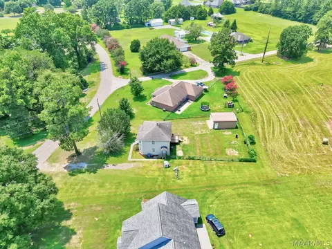 427 Lewis Rd, Deatsville, AL 36022