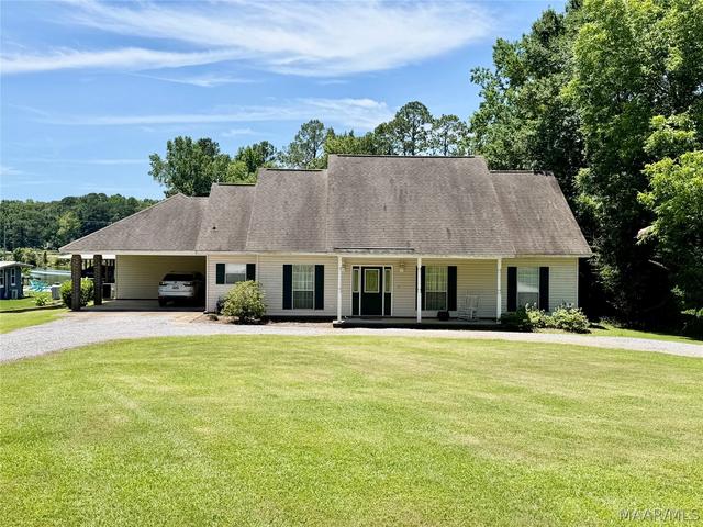 106 Briar Loop Rd, Deatsville, AL 36022