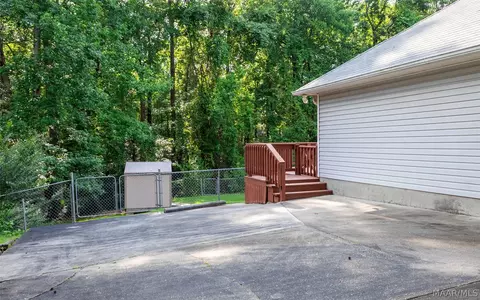 Exterior - 209 Shadow Ln, Troy, AL 36079 photo 3 of 10