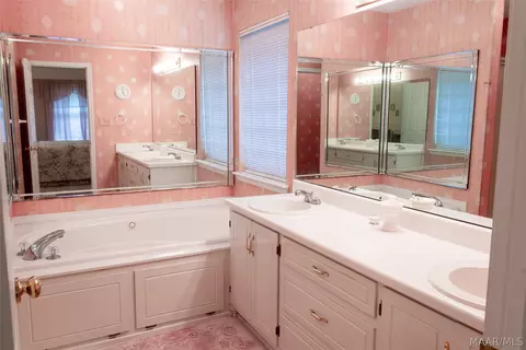Bath - 209 Shadow Ln, Troy, AL 36079 photo 1 of 8