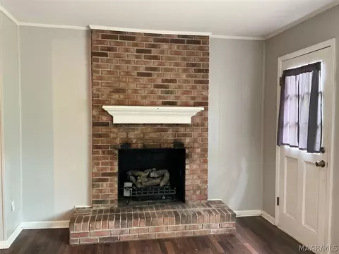 Living - 529 Dixie Dr, Selma, AL 36701 photo 6 of 6