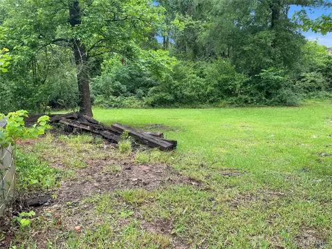 Exterior - 529 Dixie Dr, Selma, AL 36701 photo 2 of 3