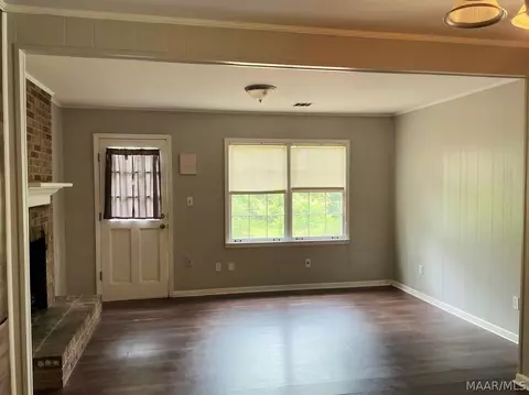 Living - 529 Dixie Dr, Selma, AL 36701 photo 5 of 6