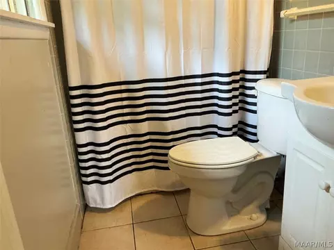 Bath - 529 Dixie Dr, Selma, AL 36701 photo 2 of 2