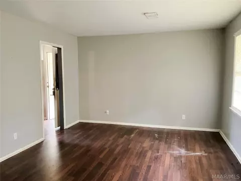 Living - 529 Dixie Dr, Selma, AL 36701 photo 1 of 6
