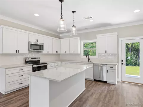 Kitchen - 210 Madix Dr, Eclectic, AL 36024 photo 2 of 4