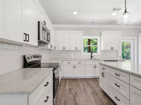 Kitchen - 210 Madix Dr, Eclectic, AL 36024 photo 4 of 4