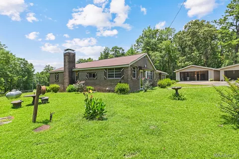 Exterior - 1104 Smith Rd, Clanton, AL 35045 photo 2 of 10