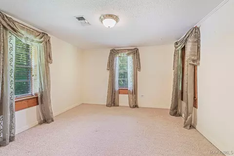 Bedroom - 1104 Smith Rd, Clanton, AL 35045 photo 2 of 14