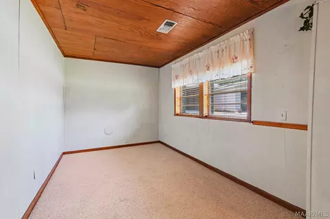 Bedroom - 1104 Smith Rd, Clanton, AL 35045 photo 10 of 14