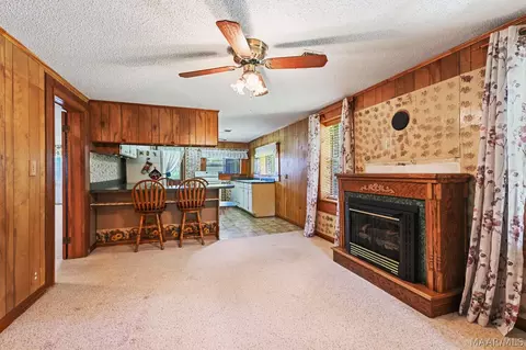 Living - 1104 Smith Rd, Clanton, AL 35045 photo 3 of 4