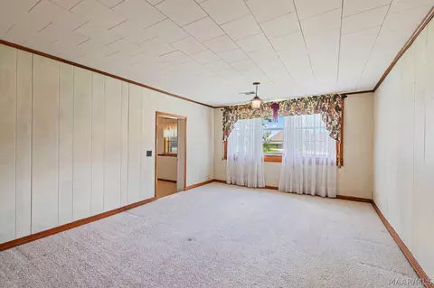 Living - 1104 Smith Rd, Clanton, AL 35045 photo 4 of 4