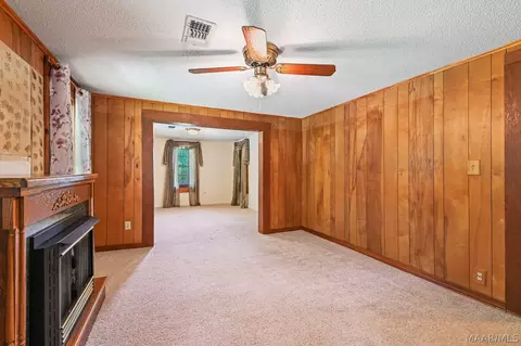 Living - 1104 Smith Rd, Clanton, AL 35045 photo 1 of 4