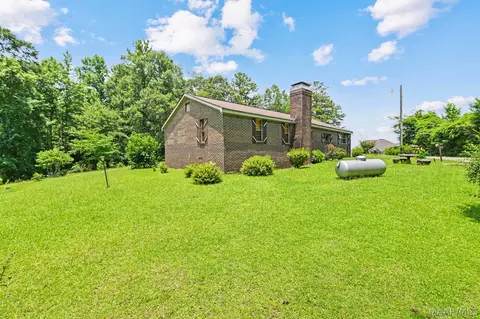 Exterior - 1104 Smith Rd, Clanton, AL 35045 photo 6 of 10