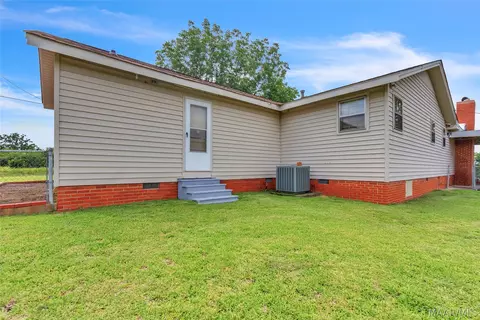 Exterior - 447 Butler Mill Rd, Montgomery, AL 36105 photo 4 of 8