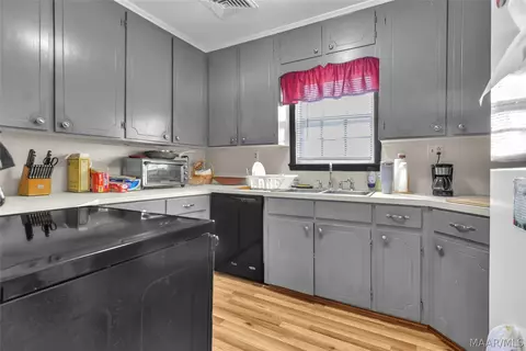 Kitchen - 447 Butler Mill Rd, Montgomery, AL 36105 photo 2 of 3