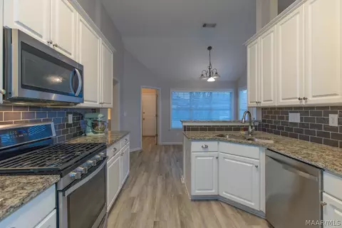 Kitchen - 7233 Heathermoore Loop, Montgomery, AL 36117 photo 2 of 4
