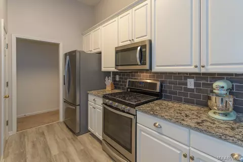 Kitchen - 7233 Heathermoore Loop, Montgomery, AL 36117 photo 3 of 4