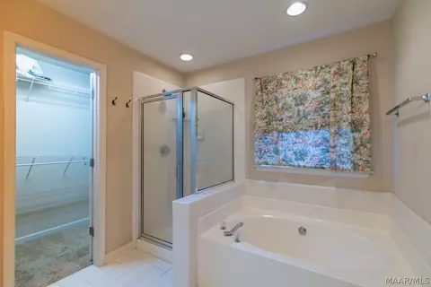 Bath - 7233 Heathermoore Loop, Montgomery, AL 36117 photo 2 of 3