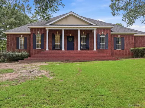 210 Hickory Pl, Wetumpka, AL 36093