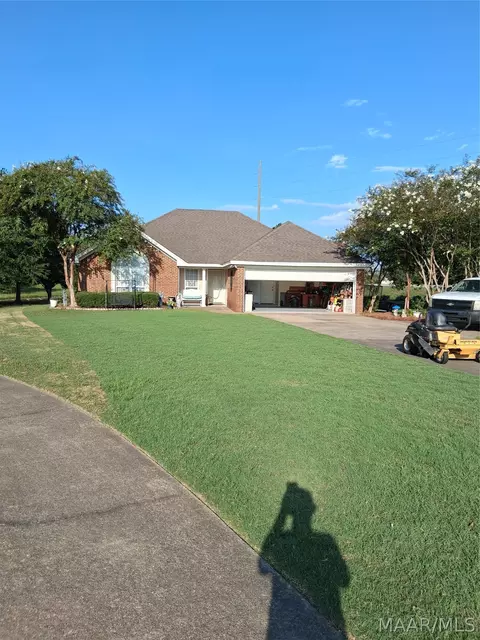 6800 Sandfield Dr, Montgomery, AL 36117
