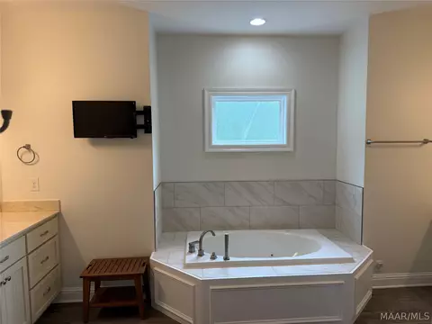 Bath - 127 Brookley Dr, Eclectic, AL 36024 photo 5 of 9