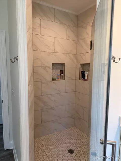 Bath - 127 Brookley Dr, Eclectic, AL 36024 photo 4 of 9