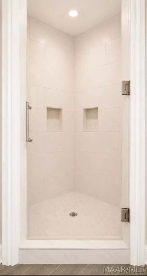 Bath - 127 Brookley Dr, Eclectic, AL 36024 photo 2 of 9