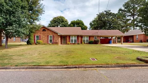 1214 Yorkshire Dr, Prattville, AL 36067
