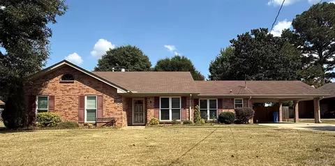1214 Yorkshire Dr, Prattville, AL 36067