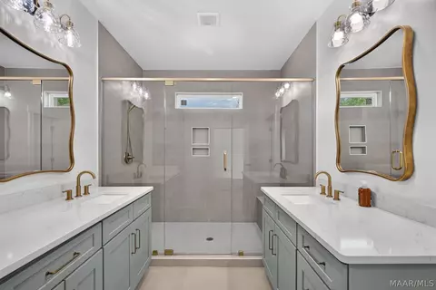 Bath - 1020 Chesson Hill Dr, Fitzpatrick, AL 36029 photo 2 of 4