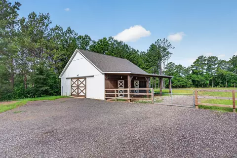 Exterior - 1020 Chesson Hill Dr, Fitzpatrick, AL 36029 photo 2 of 7
