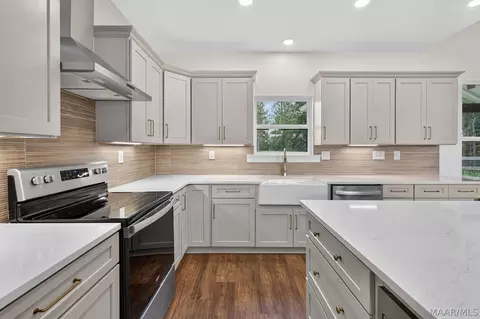 Kitchen - 1020 Chesson Hill Dr, Fitzpatrick, AL 36029 photo 5 of 6