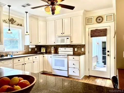 Kitchen - 2019 Highway 231, Equality, AL 36026 photo 4 of 4
