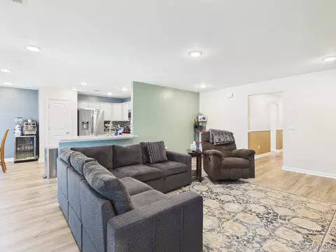 Living - 375 Kohn Dr, Millbrook, AL 36054 photo 2 of 3