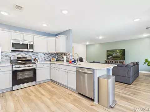 Kitchen - 375 Kohn Dr, Millbrook, AL 36054 photo 2 of 5