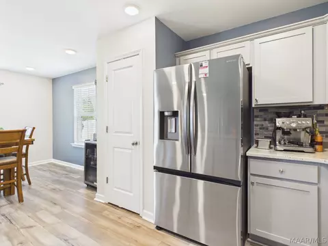 Kitchen - 375 Kohn Dr, Millbrook, AL 36054 photo 4 of 5