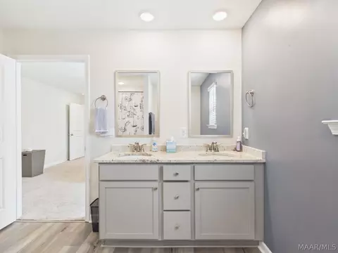 Bath - 375 Kohn Dr, Millbrook, AL 36054 photo 3 of 6
