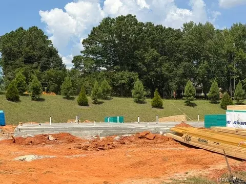 1025 Sunfield Dr, Prattville, AL 36066
