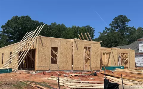 1025 Sunfield Dr, Prattville, AL 36066