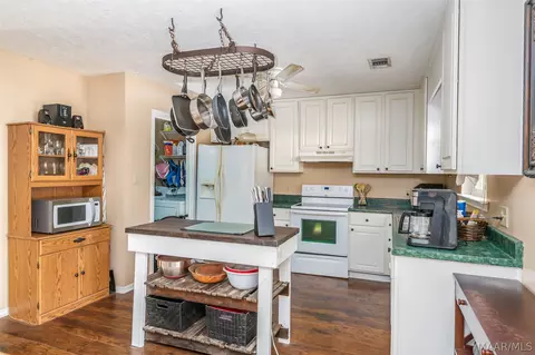 Kitchen - 9513 Hobbie Rd, Ramer, AL 36069 photo 3 of 3