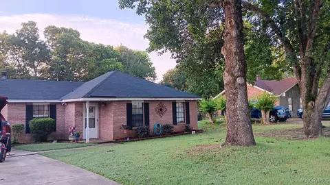 380 Honeysuckle Dr, Millbrook, AL 36054