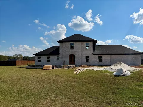 1212 Kenner Creek Cir, Deatsville, AL 36022