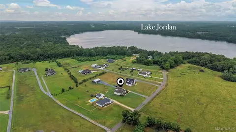 125 Womble Ln, Deatsville, AL 36022