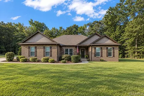 149 Weoka Ridge Dr, Wetumpka, AL 36092