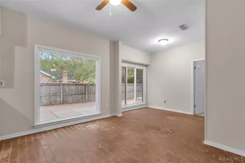 Living - 405 Apache Ct, Montgomery, AL 36117 photo 4 of 5