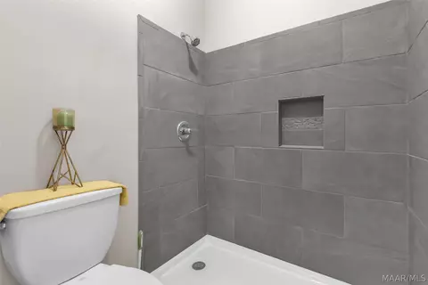 Bath - 405 Apache Ct, Montgomery, AL 36117 photo 2 of 3