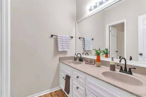 Bath - 405 Apache Ct, Montgomery, AL 36117 photo 3 of 3